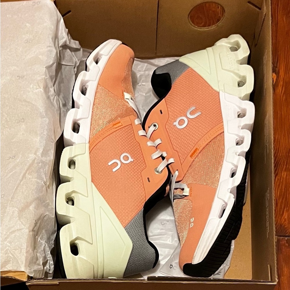 On Running Cloudflyer 4 Peach/Aloe Excellent Condition in box Women's Size 10.5